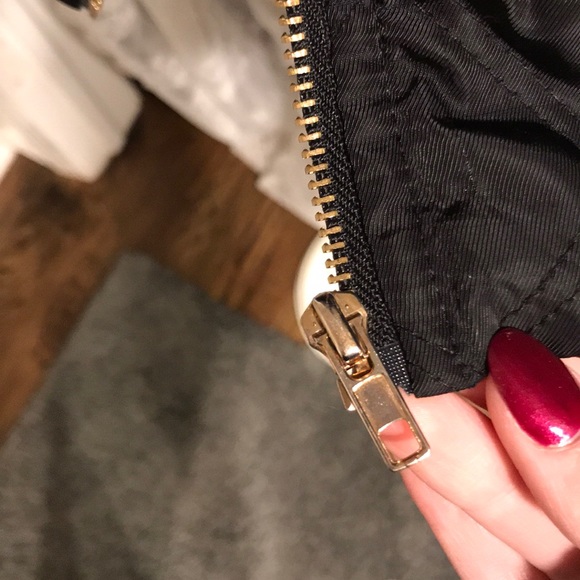 ‼️PRICE DROP‼️BLACK BOMBER JACKET FOREVER 21 WL - Picture 3 of 8